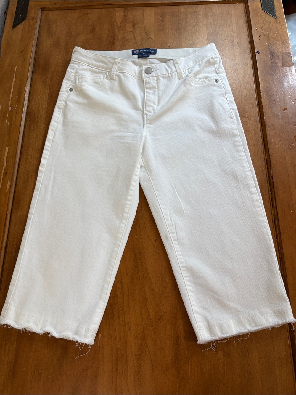 Democracy AbSolution White Frayed-Hem Capri Jeans Size 6